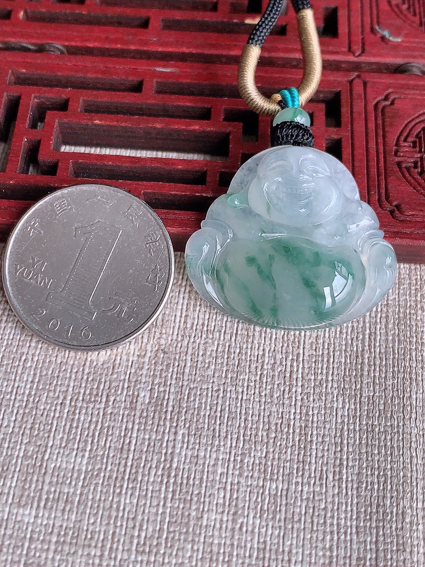 天然A货翡翠飘花佛公吊坠 
尺寸27.2-31-6.5mm 重量11.16g 0415