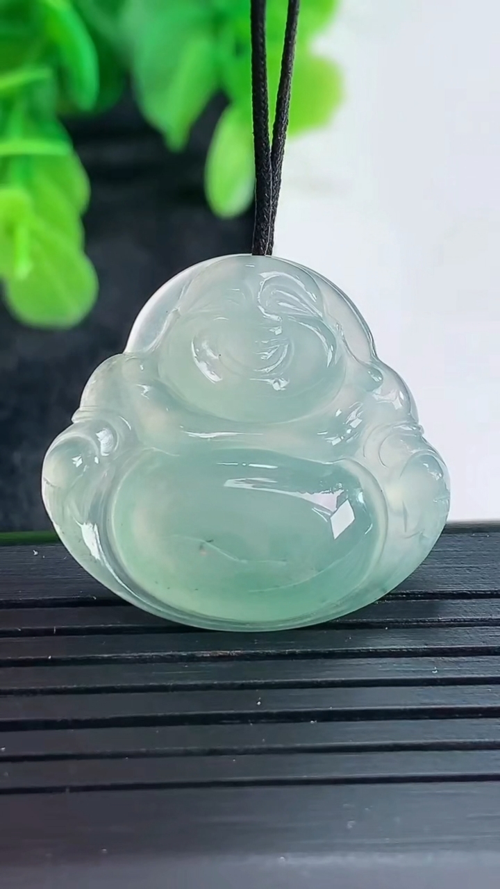 天然A货翡翠飘花佛公吊坠尺寸25-26.9-5.2重量:5.28g
4月16日