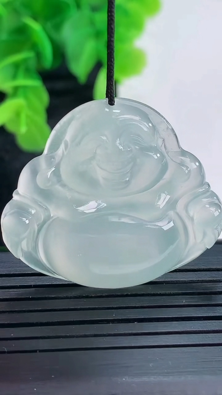 天然A货翡翠种白冰佛公吊坠尺寸31.3-35.3-5.7重量:10.05g
4月16日