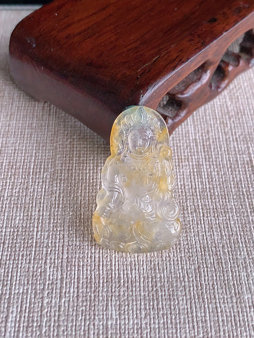 天然A货翡翠黄翡一刀切度母观音镶嵌件 
尺寸31.3-19-2mm 重量2.77g 0415