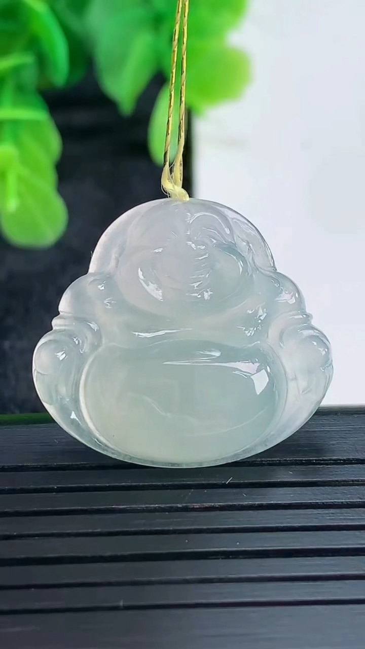 天然A货翡翠佛公吊坠尺寸24.1-26.8-5.9重量:5.96g
4月16日