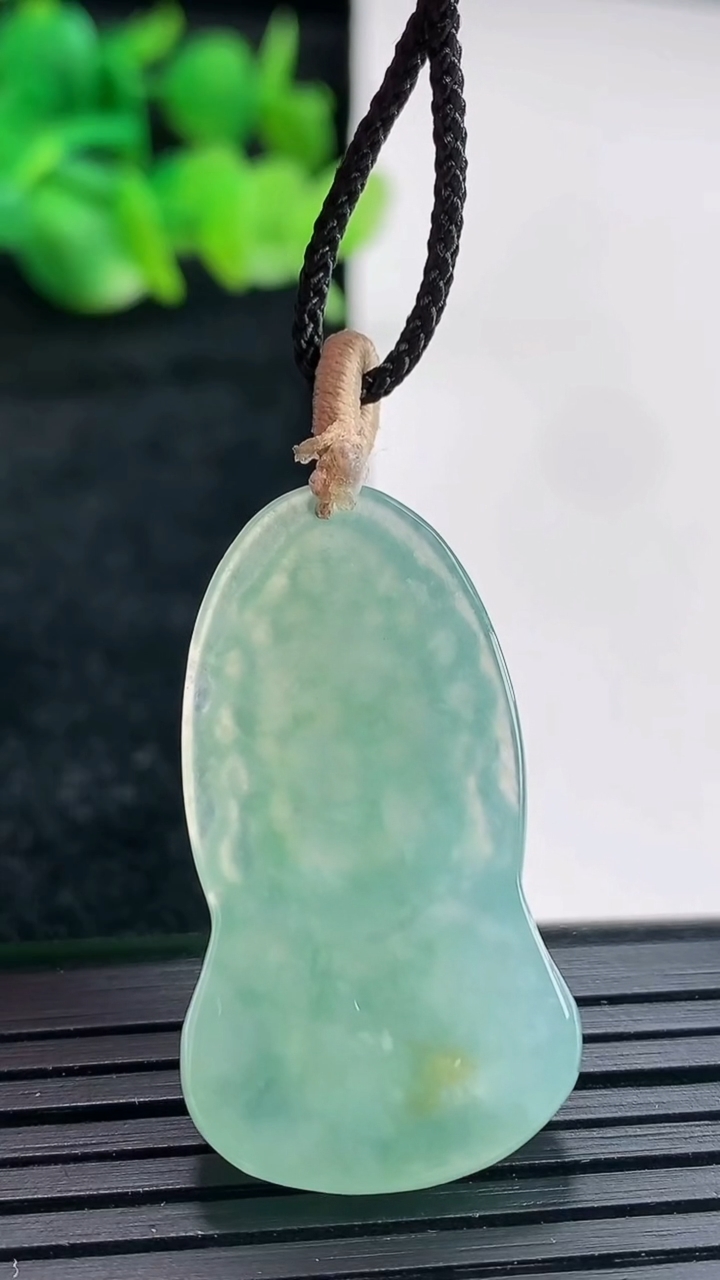 天然A货翡翠宝宝佛吊坠尺寸32-19.5-5.2重量:6.87g
4月16日