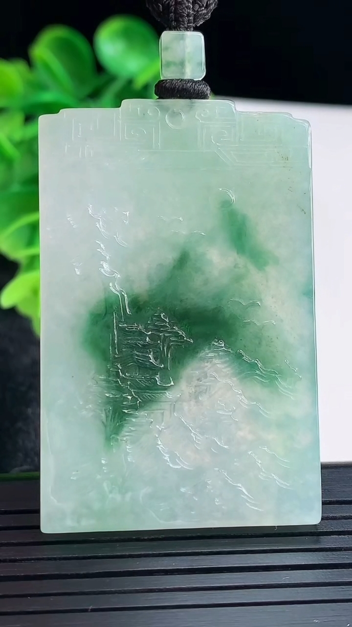 天然A货翡翠飘花仿古无事牌吊坠尺寸53.2-34.4-4.6重量:30.28g
4月16日