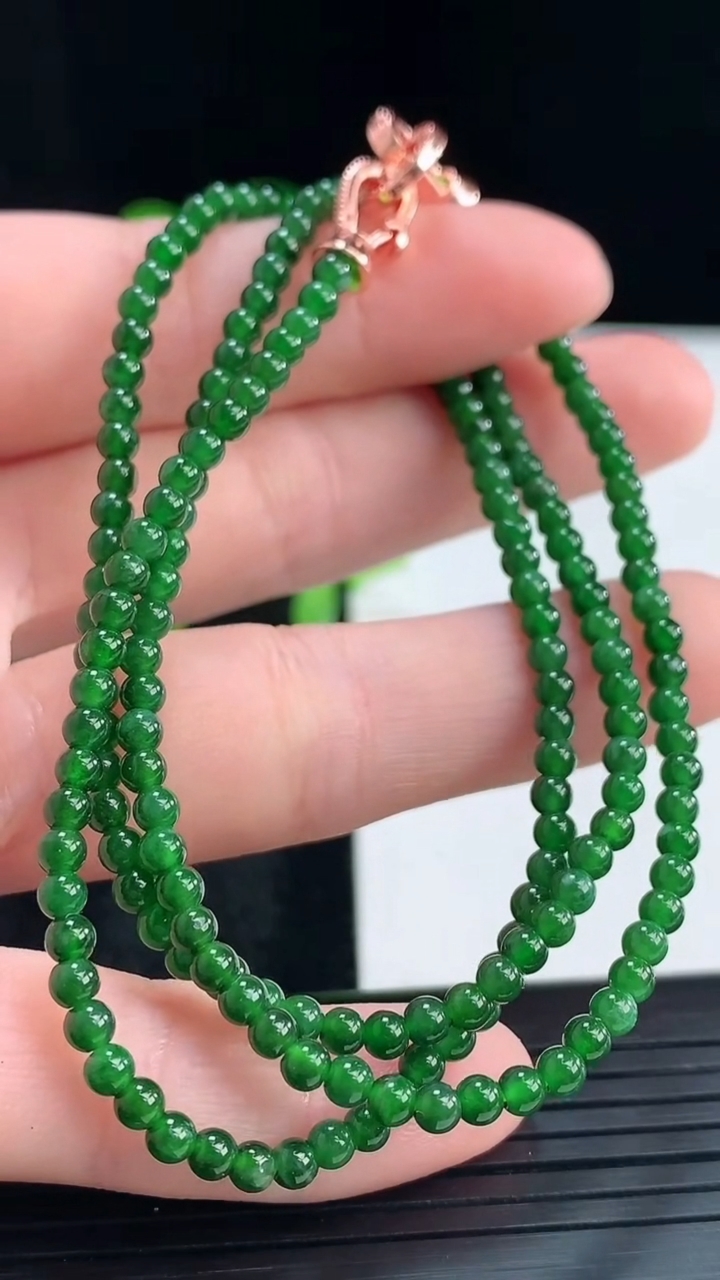 天然A货翡翠小米珠项链尺寸2.7重量:9.47g
4月16日