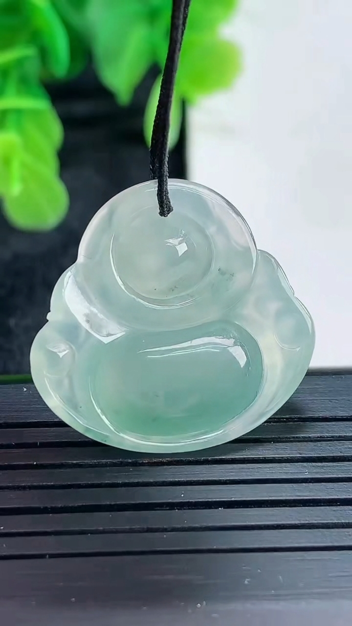 天然A货翡翠飘花佛公吊坠尺寸25-26.9-5.2重量:5.28g
4月16日