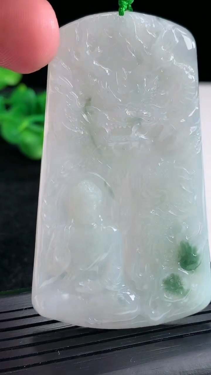 天然A货翡翠飘花祥龙阿弥陀佛吊坠尺寸68-40-5.5重量:31.99g
4月16日