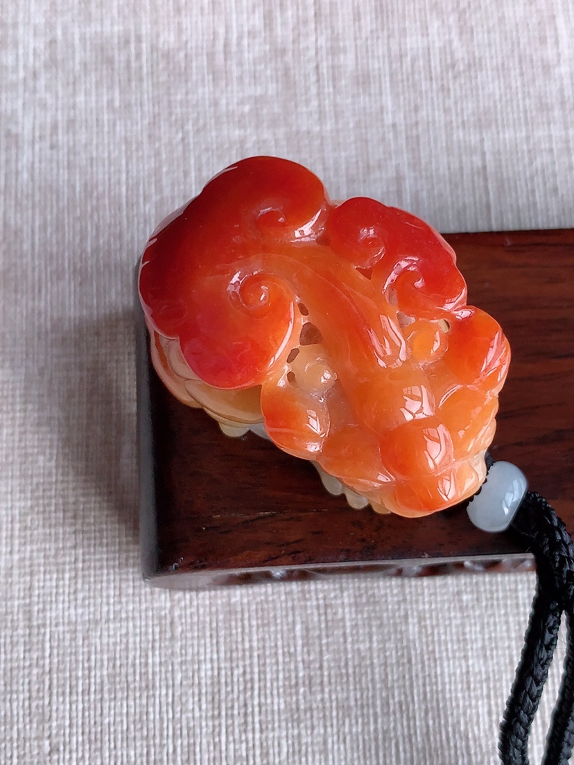 天然A货翡翠红翡招财貔貅吊坠  
尺寸42.2-27-23mm 重量59.30g 0415