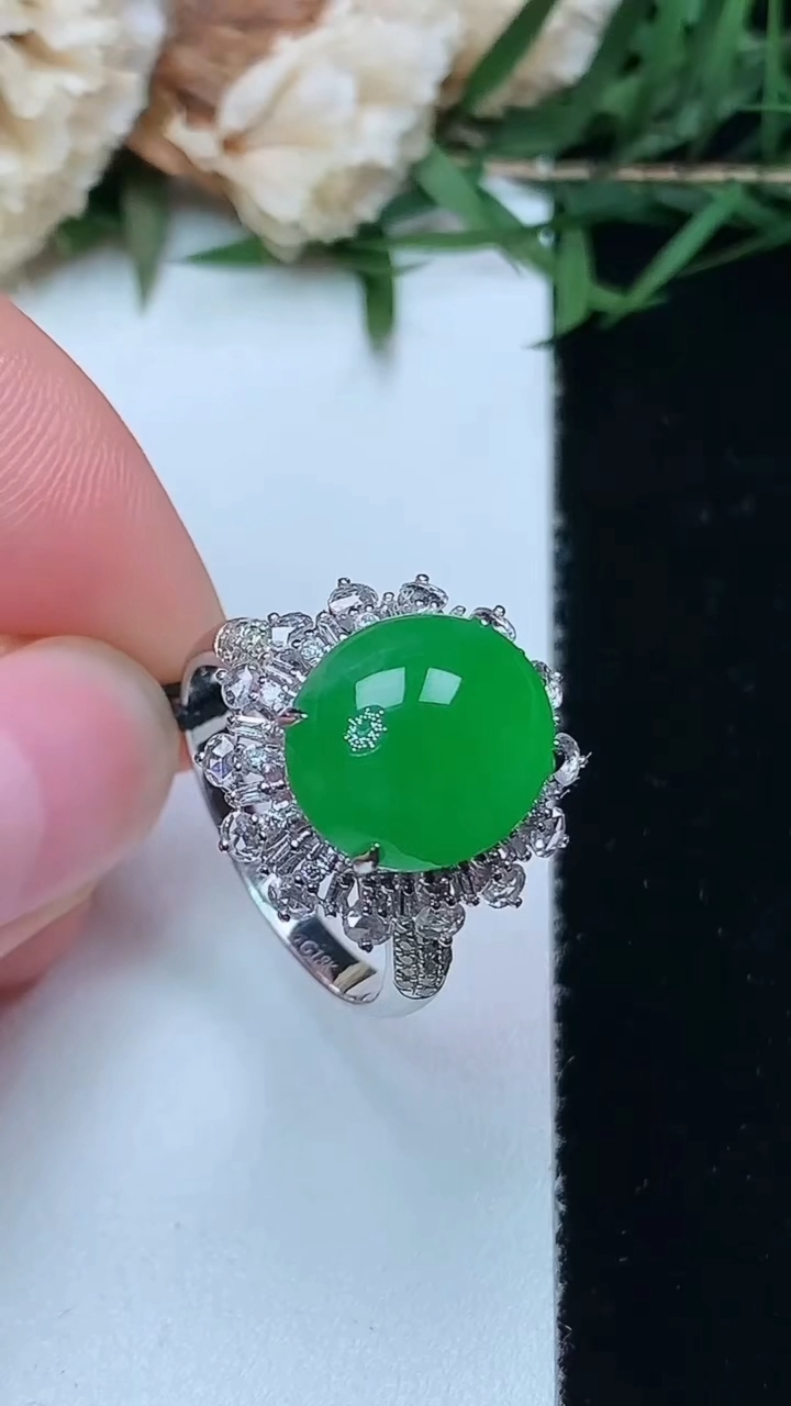 天然A货翡翠蛋面戒指，尺寸17.4-11.9-10.3，重量:4.49g2026年4月16日
工厂直