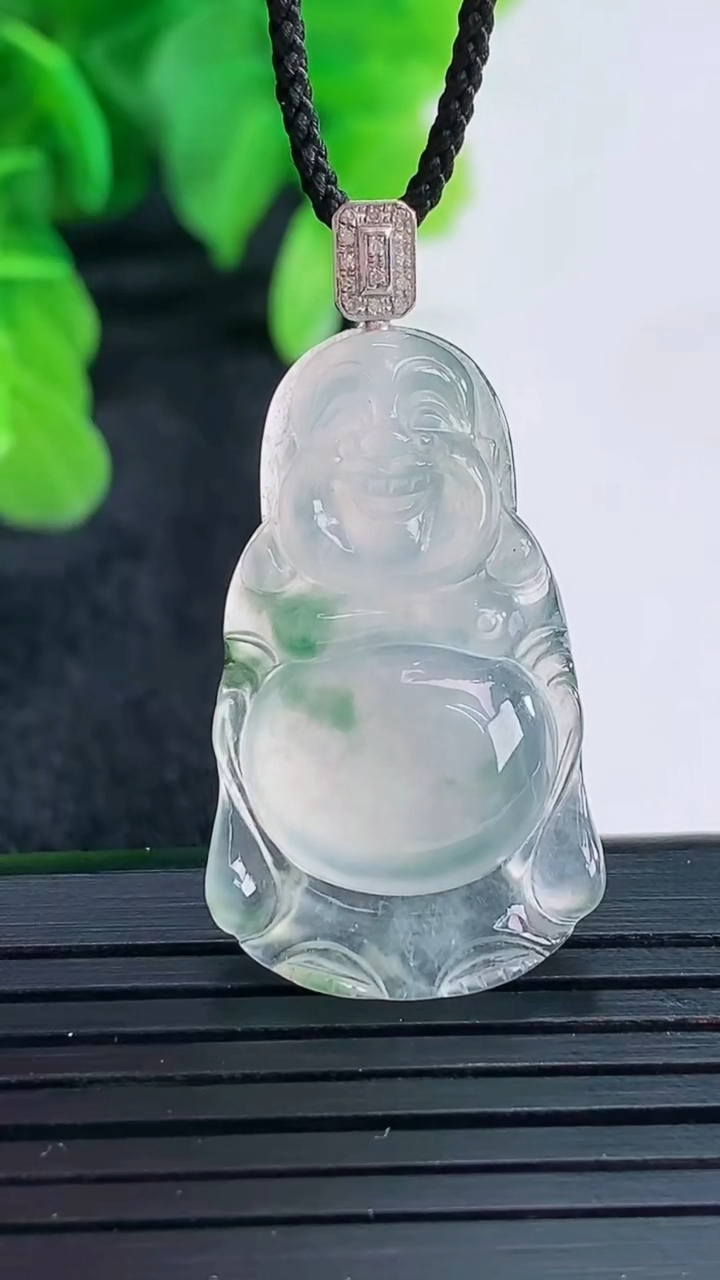 天然A货翡翠种飘花站佛 佛公吊坠尺寸35.4-16.3-5.4重量:4.49g
4月16日