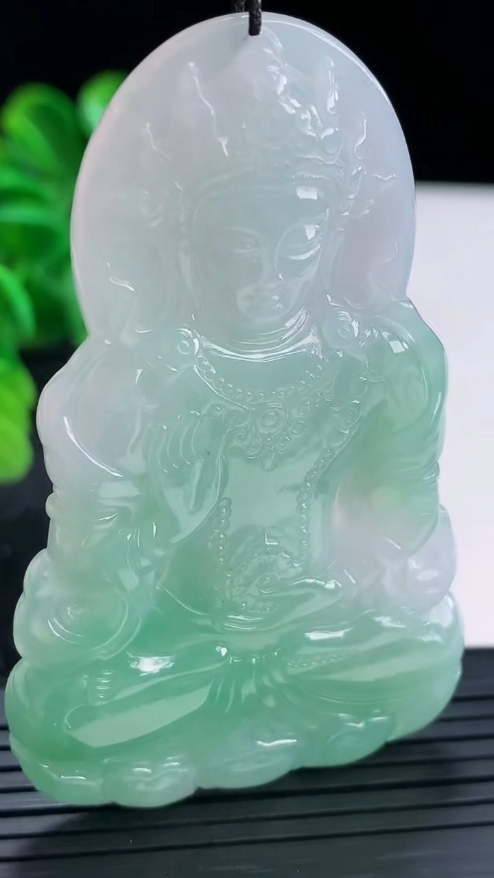 天然A货翡翠度母观音吊坠尺寸68.7-42.6-5重量:33.20g
4月16日