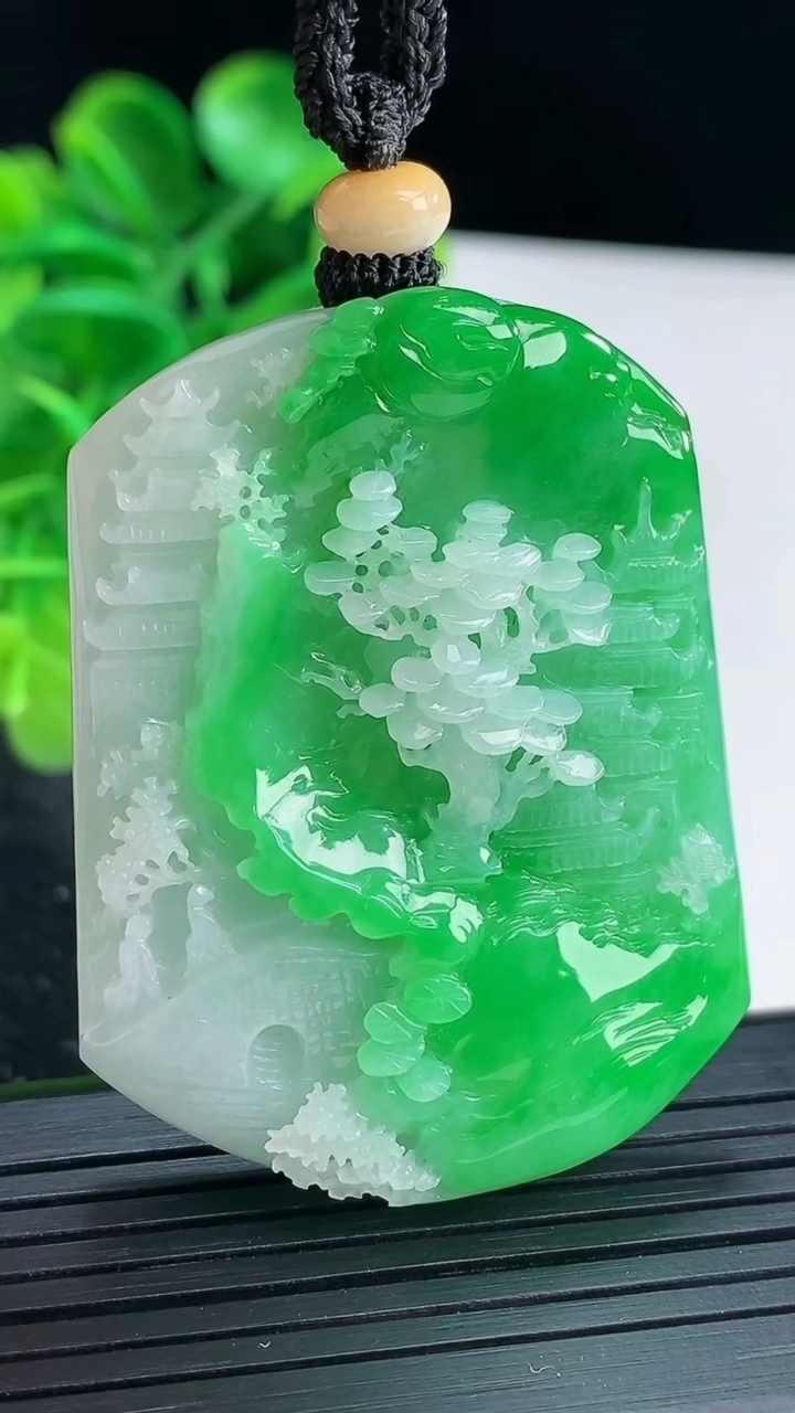 天然A货翡翠山水牌吊坠尺寸49.2-36.7-9.4重量:36.36g
4月16日