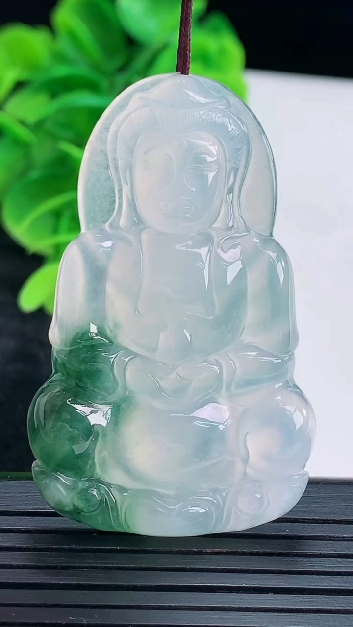 天然A货翡翠种飘花观音菩萨吊坠尺寸51.9-32.5-5.5重量:16.63g
4月16日