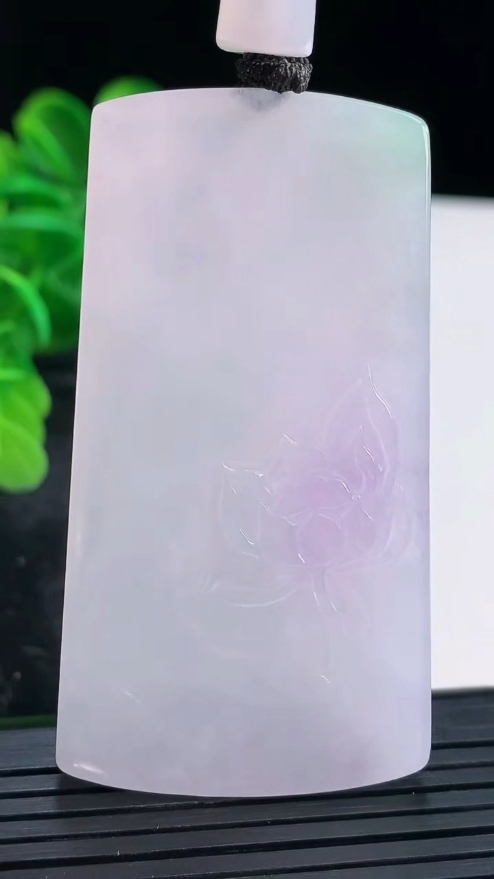 天然A货翡翠春带彩紫罗兰大势至菩萨吊坠尺寸65-35-8.5重量:47.67g
4月16日