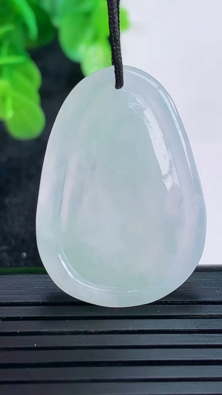 天然A货翡翠虚空藏菩萨吊坠尺寸33.8-23.8-5.6重量:7.66g
4月16日