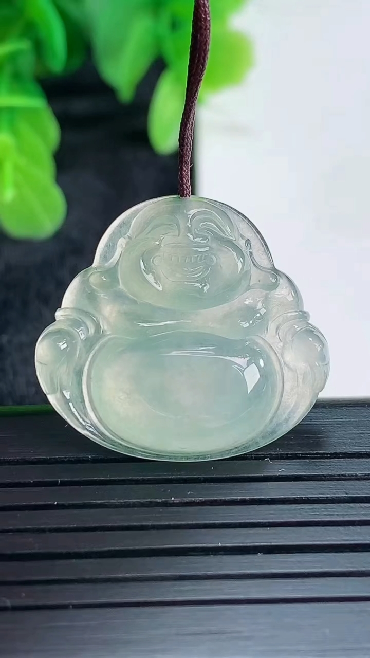 天然A货翡翠佛公吊坠尺寸23.5-25.7-5.3重量:5.17g
4月16日