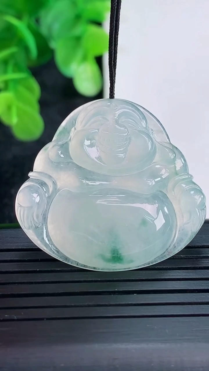 天然A货翡翠冰种飘花佛公镶嵌件尺寸31.1-33.9-5.4重量:9.93g
4月16日