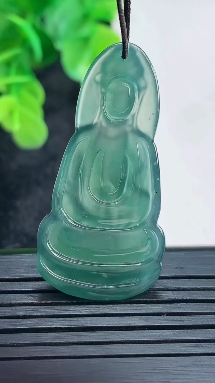 天然A货翡翠蓝水观音菩萨吊坠尺寸41.1-20.6-4重量:6.11g
4月16日