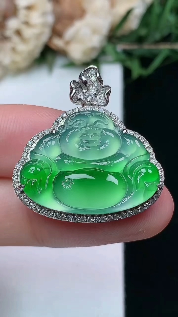 天然A货翡翠佛公吊坠，尺寸27-25.2-6.3，裸石17.3-22.6，重量:6.15g
4月16