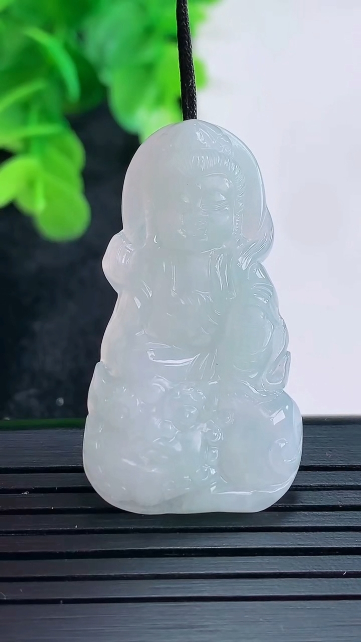 天然A货翡翠文殊菩萨吊坠尺寸38.8-21.4-5.6重量:7.51g
4月16日