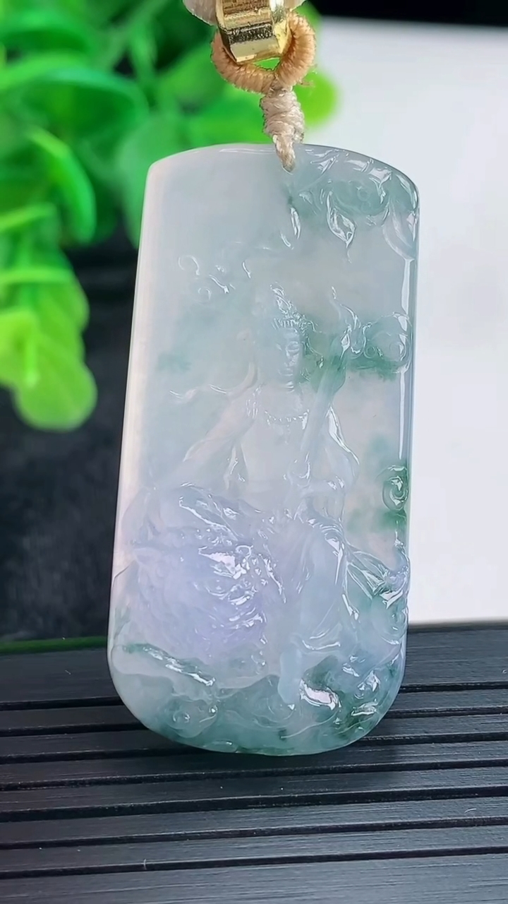 天然A货翡翠紫罗兰飘花文殊菩萨吊坠尺寸44.7-21.2-8.7重量:20.74g
4月16日