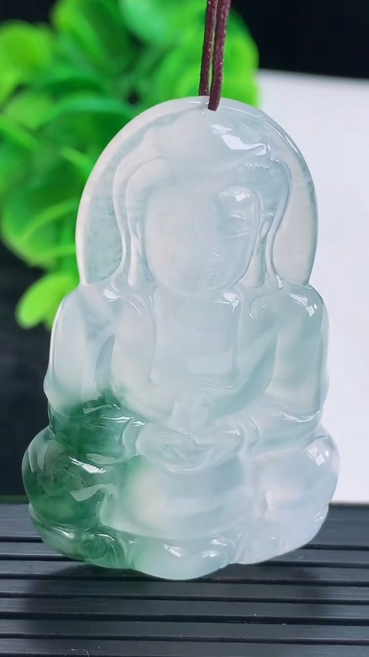 天然A货翡翠种飘花观音菩萨吊坠尺寸51.9-32.5-5.5重量:16.63g
4月16日