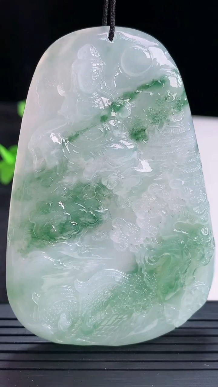 天然A货翡翠飘花山水观音菩萨吊坠尺寸72.5-49.5-9.4重量:60.77g
4月16日