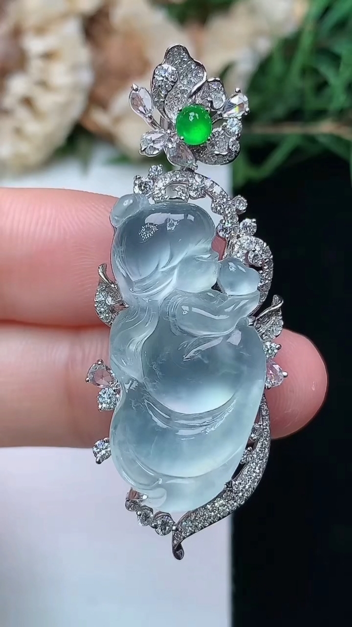 天然A货翡翠白冰花仙子吊坠，尺寸46.2-18.6-8.5，裸石28.3-13.8，重量:11.33