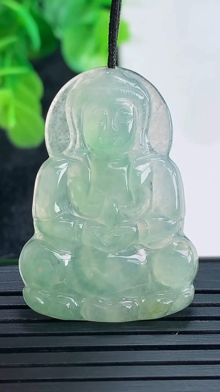 天然A货翡翠观音菩萨吊坠尺寸37.1-25-3.9重量:6.73g
4月16日