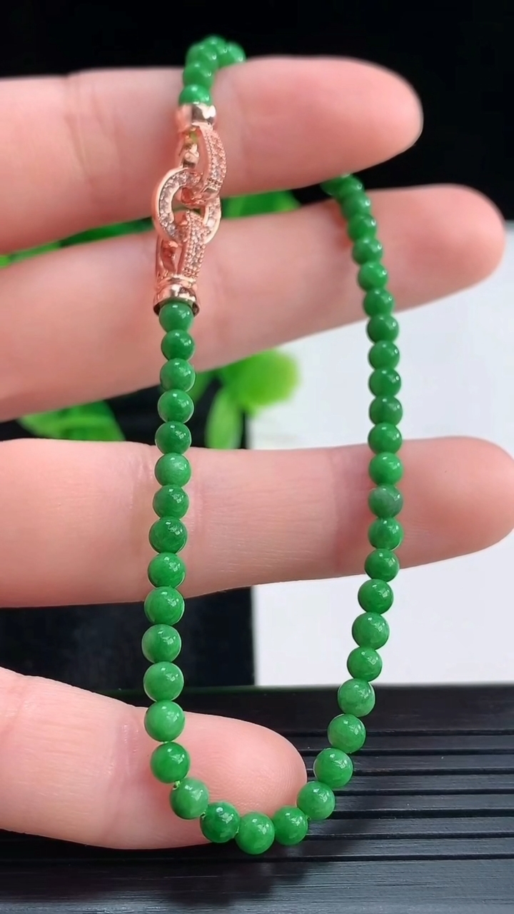 天然A货翡翠小米珠手串尺寸3.3重量:4.81g4月16日
工厂直销收藏佳品,种好水足，色泽均匀，有