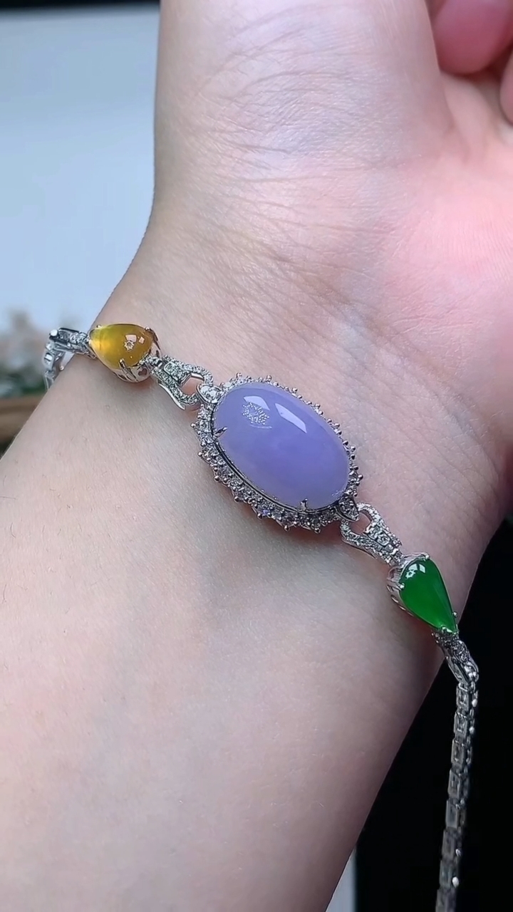 天然A货翡翠k金紫罗兰蛋面手链，尺寸14.6-9.3，重量:6.25g
4月16日