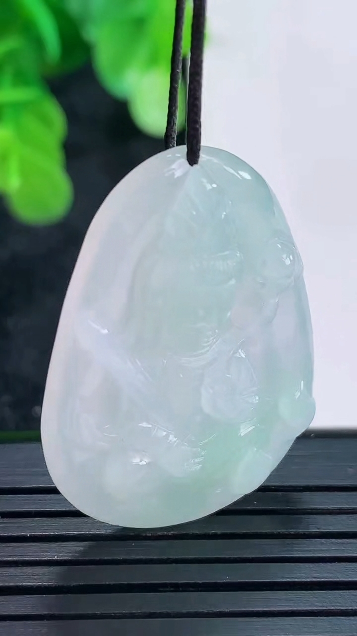 天然A货翡翠虚空藏菩萨吊坠尺寸33.8-23.8-5.6重量:7.66g
4月16日