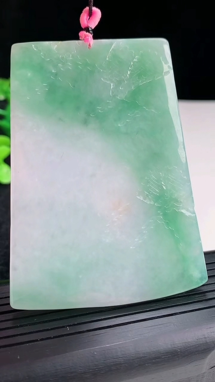 天然A货翡翠山水牌吊坠尺寸72-53.5-6重量:58.66g
4月16日