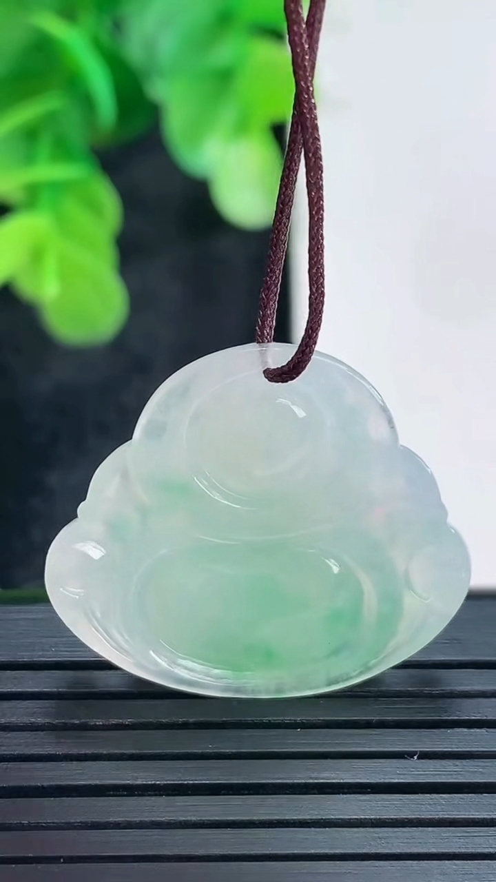 天然A货翡翠佛公吊坠尺寸24.3-27.5-5.5重量:5.80g
4月16日