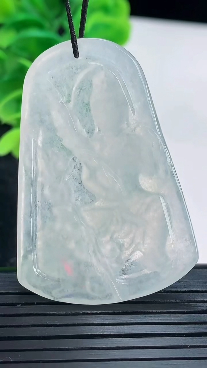 天然A货翡翠文殊菩萨吊坠尺寸50.2-34.3-4.4重量:15.70g
4月16日