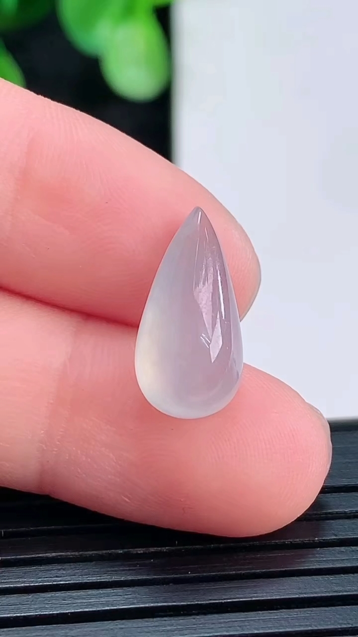 天然A货翡翠水滴镶嵌件尺寸15-7.3-5.4重量:1.05g
4月16日