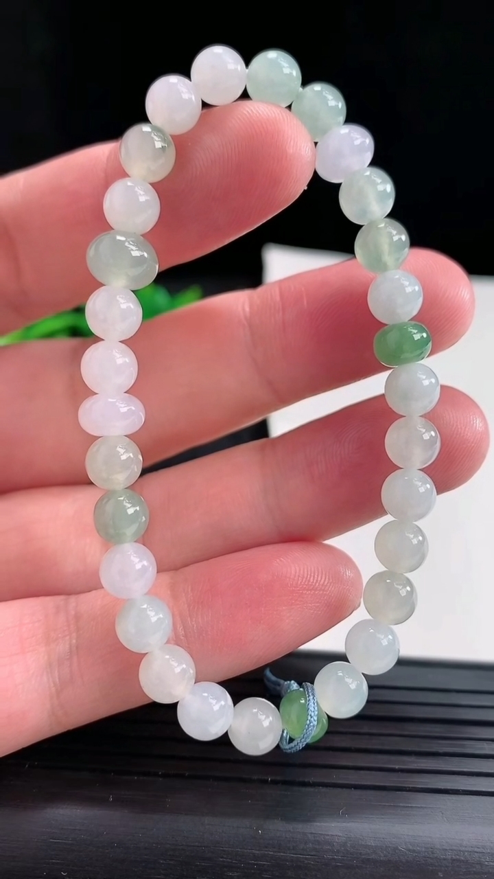 天然A货翡翠圆珠手串尺寸6.2重量:13.67g4月16日
工厂直销收藏佳品,种好水足，色泽均匀，有