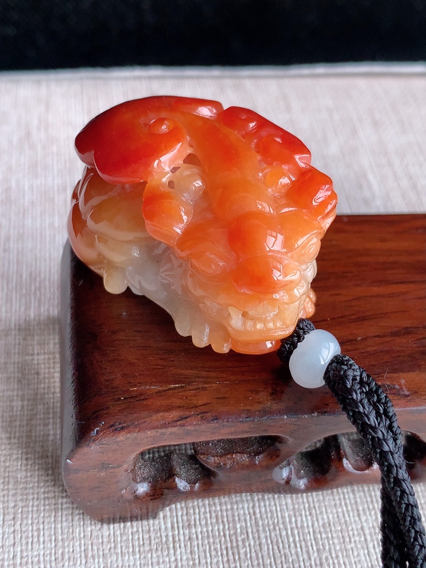 天然A货翡翠红翡招财貔貅吊坠  
尺寸42.2-27-23mm 重量59.30g 0415