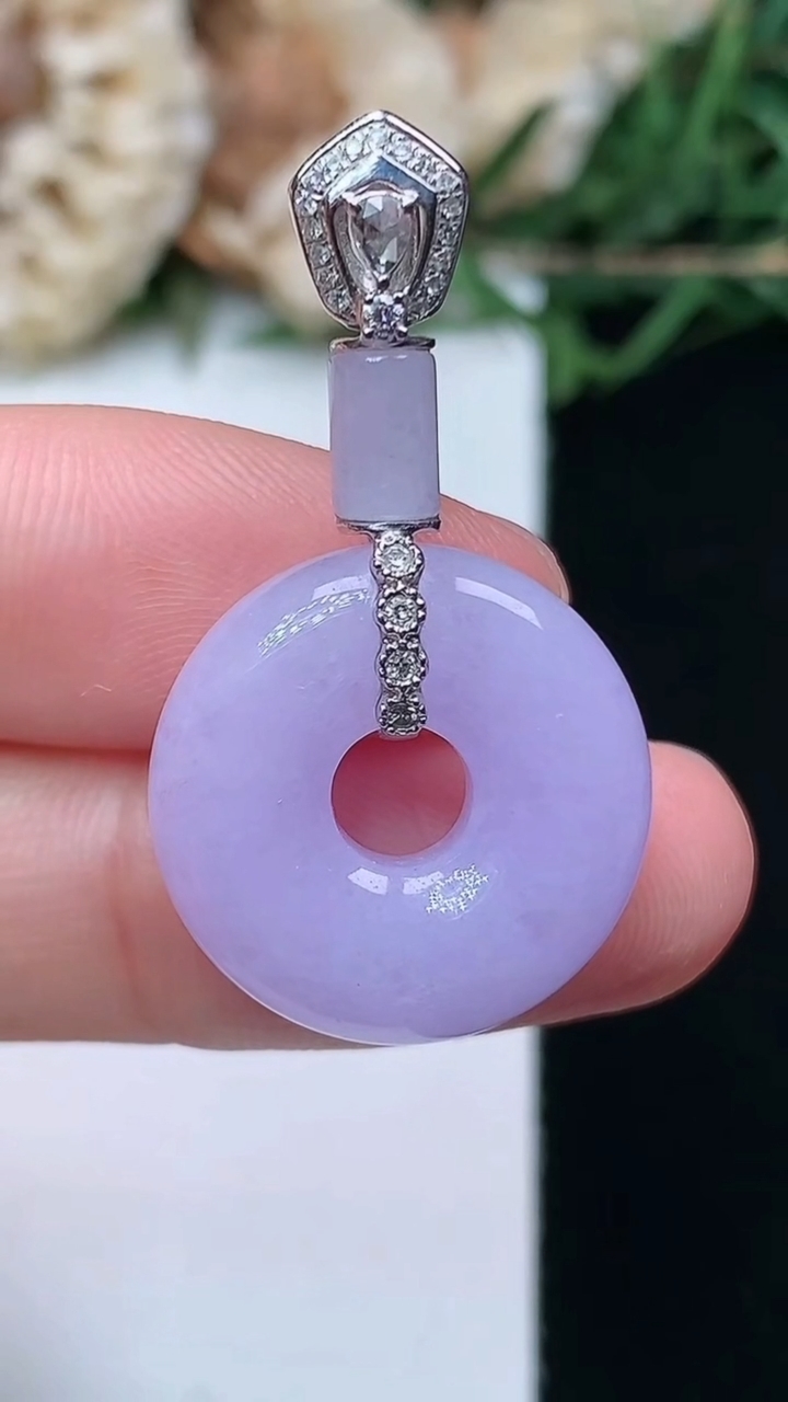 天然A货翡翠k金紫罗兰平安环吊坠，尺寸18.5-5.9，重量:5.28g
4月16日