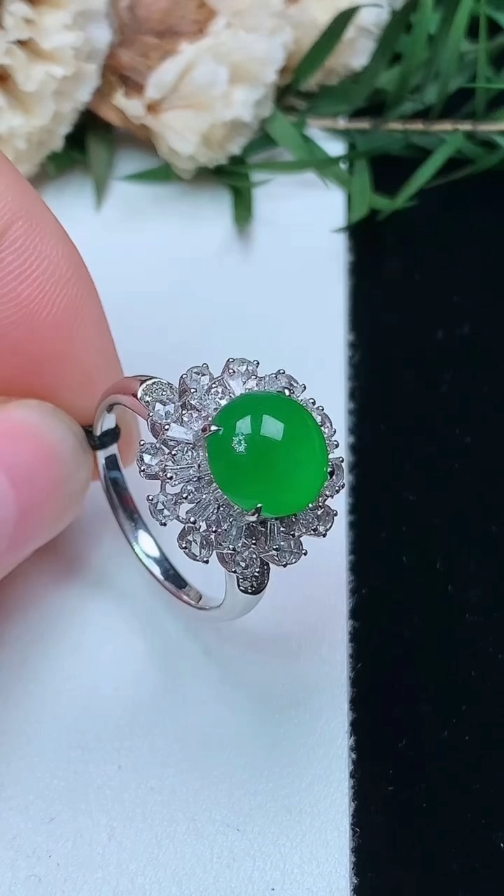 天然A货翡翠蛋面戒指，尺寸17.4-9-8.8，重量:4.45g2026年4月16日
工厂直销收藏佳