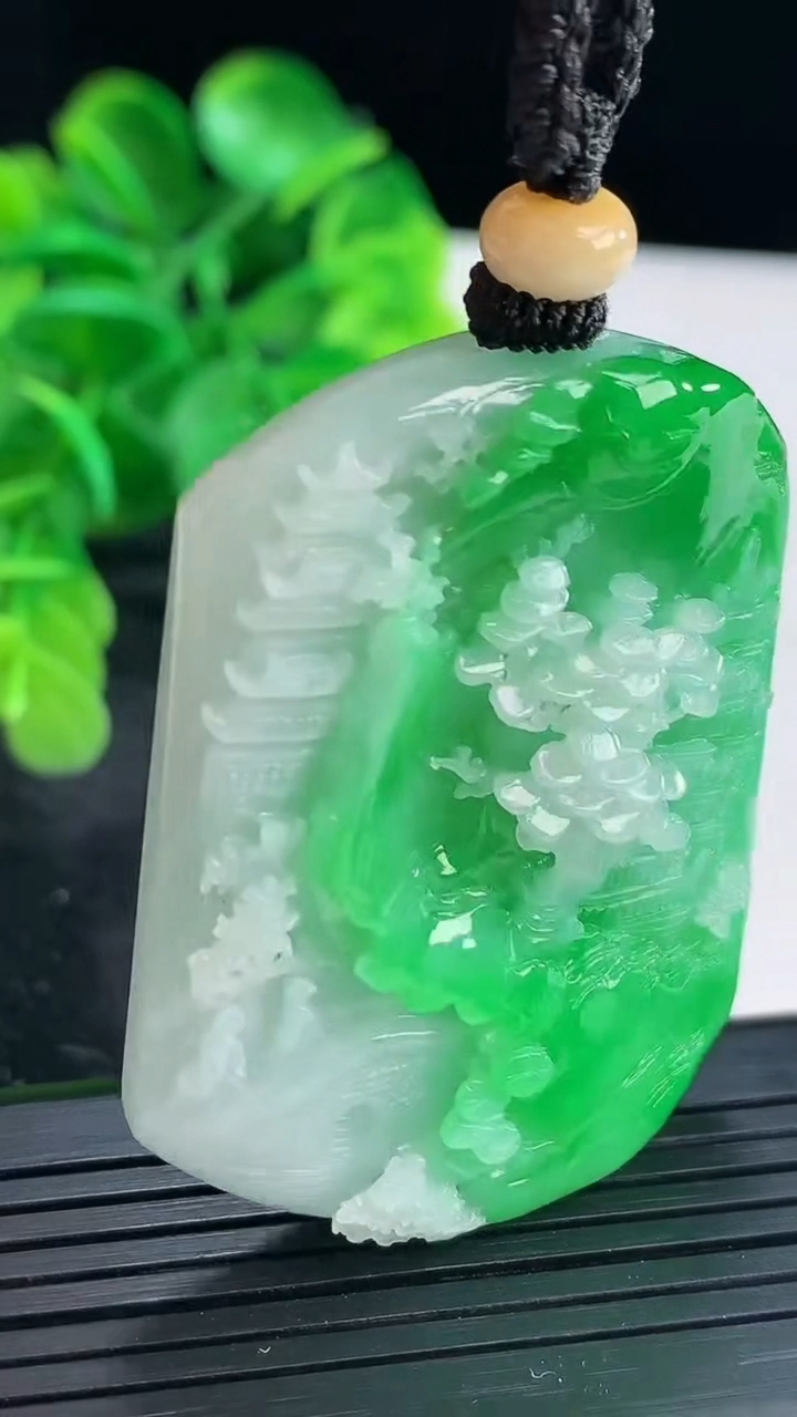 天然A货翡翠山水牌吊坠尺寸49.2-36.7-9.4重量:36.36g
4月16日