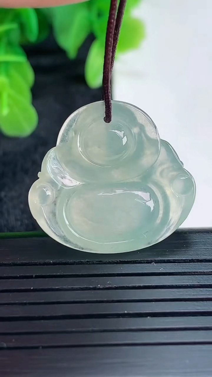 天然A货翡翠佛公吊坠尺寸23.5-25.7-5.3重量:5.17g
4月16日