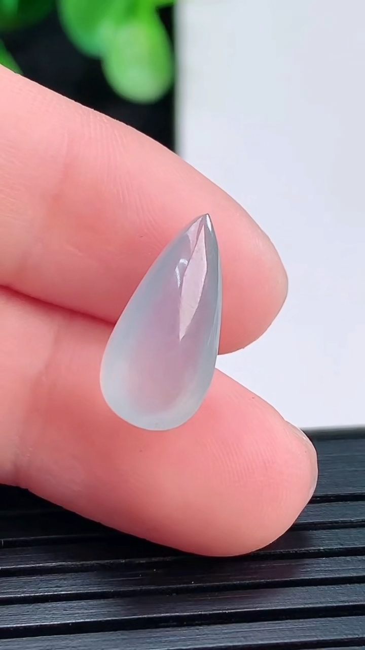 天然A货翡翠水滴镶嵌件尺寸15-7.3-5.4重量:1.05g
4月16日