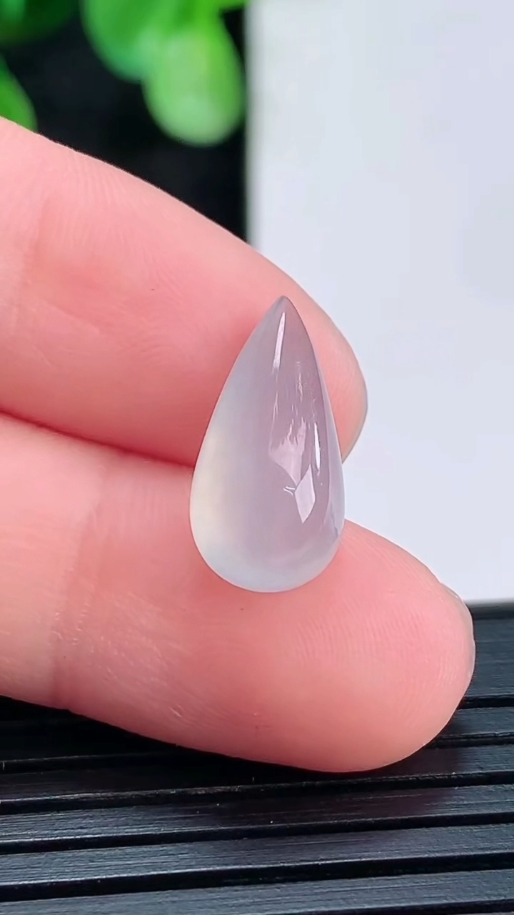 天然A货翡翠水滴镶嵌件尺寸15-7.3-5.4重量:1.05g
4月16日
