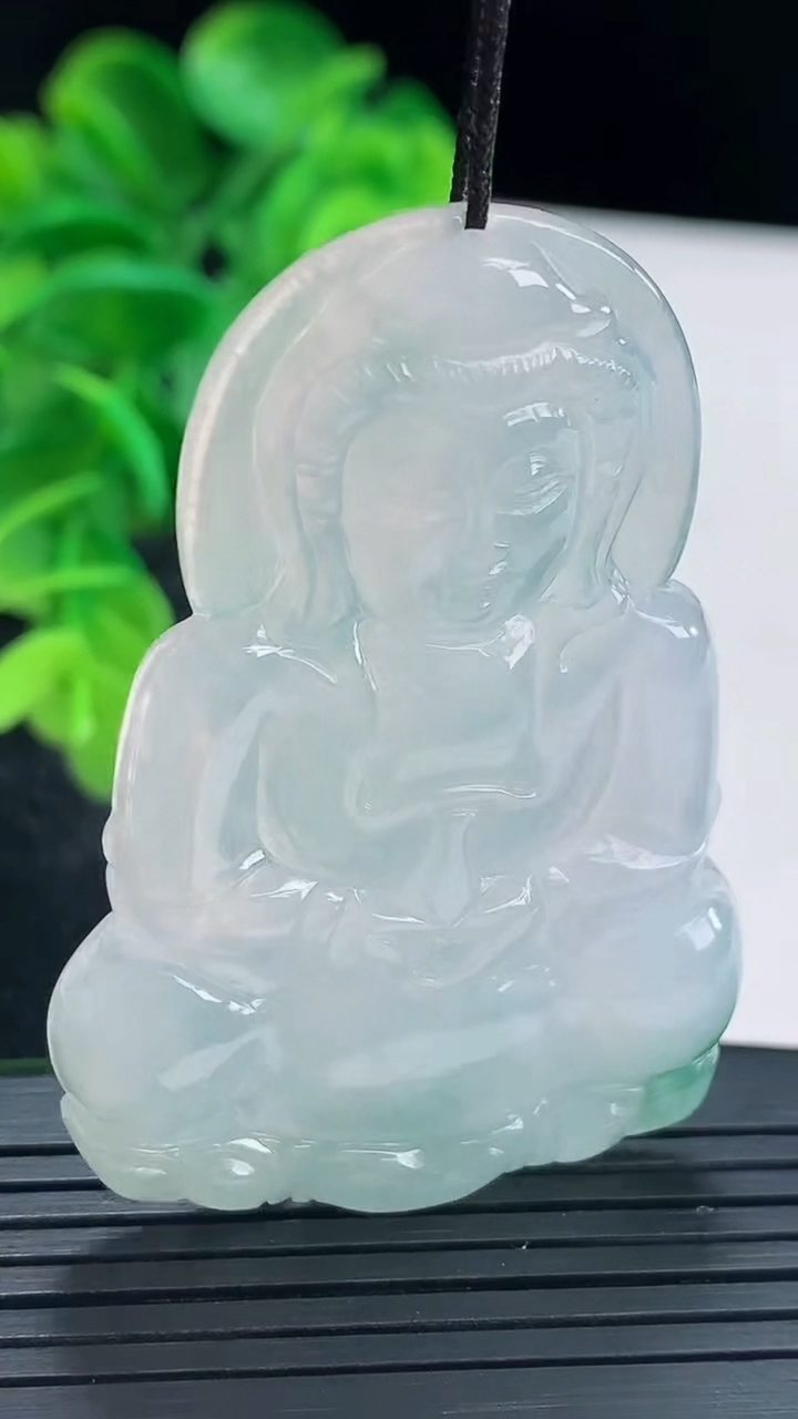 天然A货翡翠飘花观音菩萨吊坠尺寸54-36.6-5.7重量:20.15g
4月16日