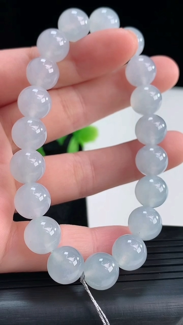 天然A货翡翠紫罗兰圆珠手串尺寸9.8-19颗重量:32.82g4月16日
工厂直销收藏佳品,种好水足