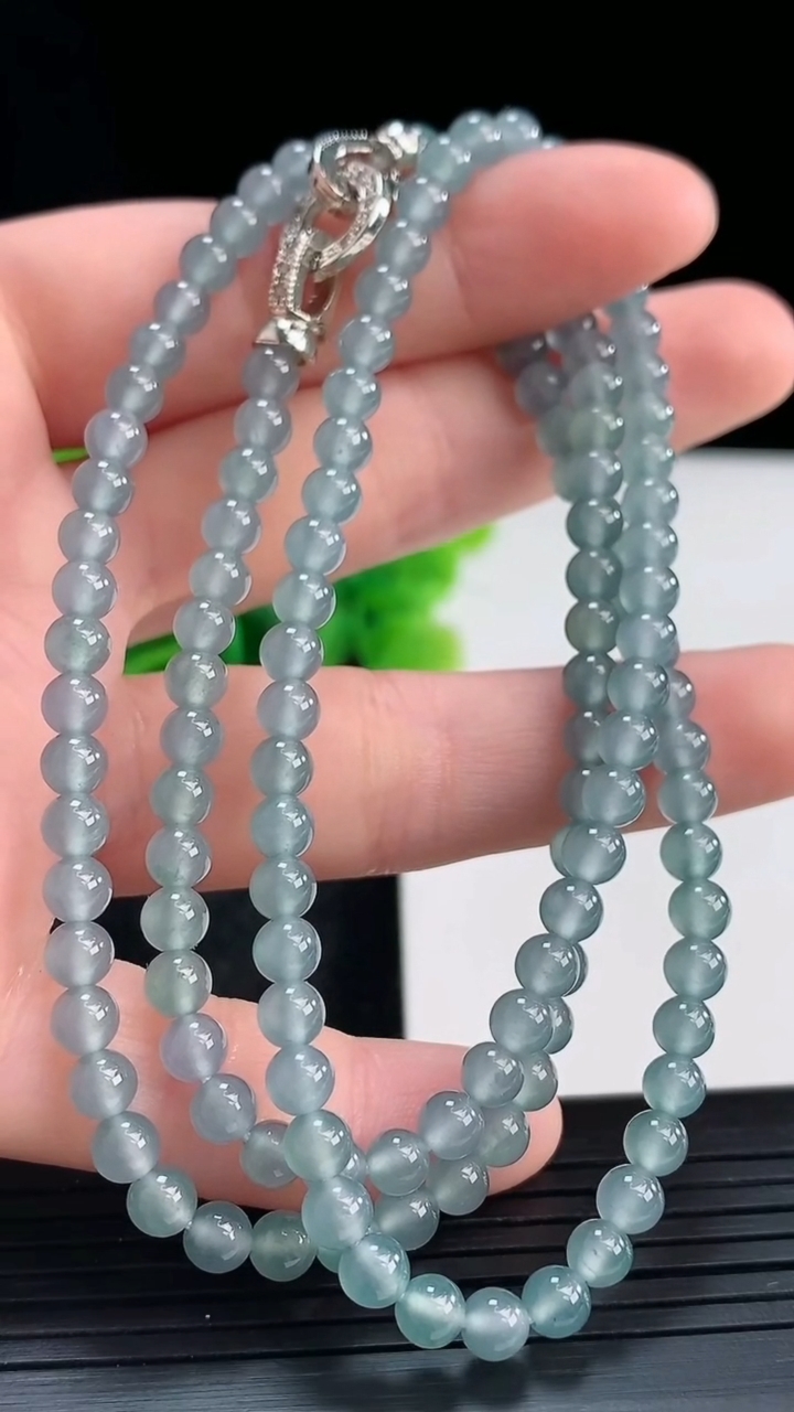 天然A货翡翠圆珠项链尺寸4.2重量:21.52g4月16日
工厂直销收藏佳品,种好水足，色泽均匀，有种有色，上手高大气！