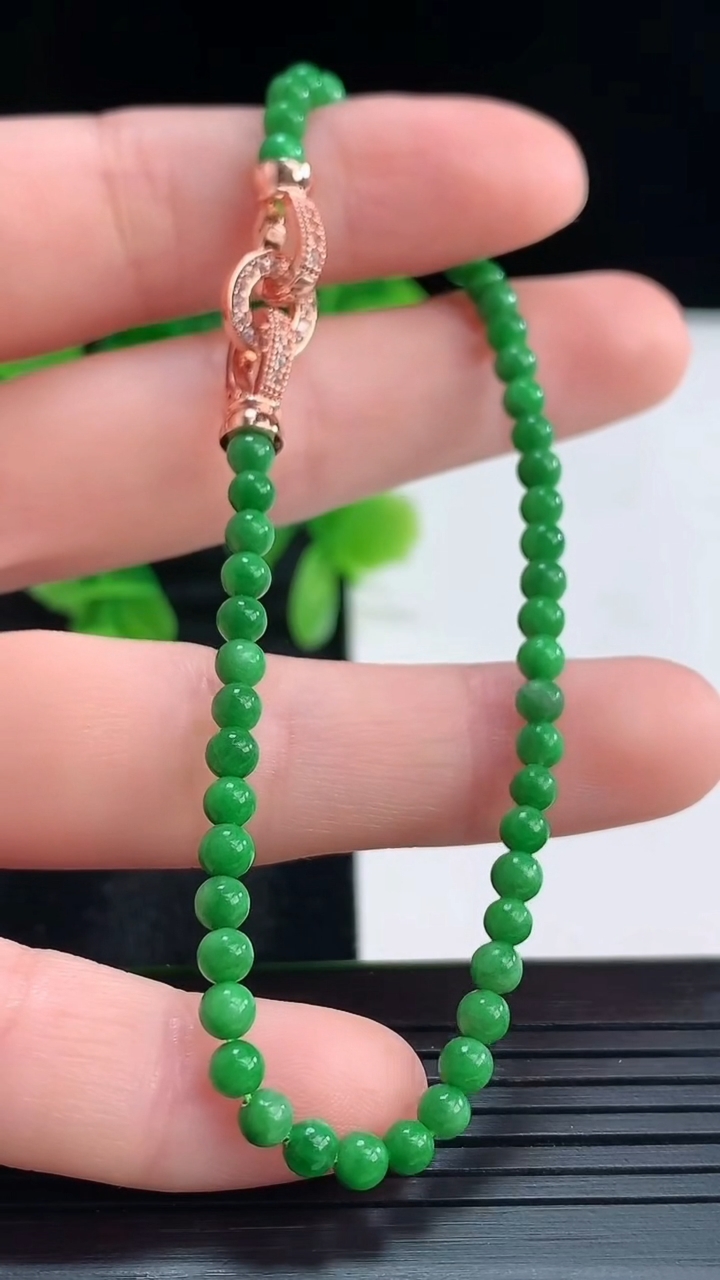 天然A货翡翠小米珠手串尺寸3.3重量:4.81g4月16日
工厂直销收藏佳品,种好水足，色泽均匀，有种有色，上手高大气！