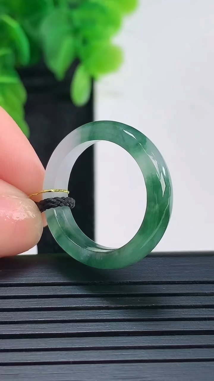 天然A货翡翠飘花指环戒指尺寸18.7-5-2.9重量:3.16g2026年4月16日
工厂直销收藏佳