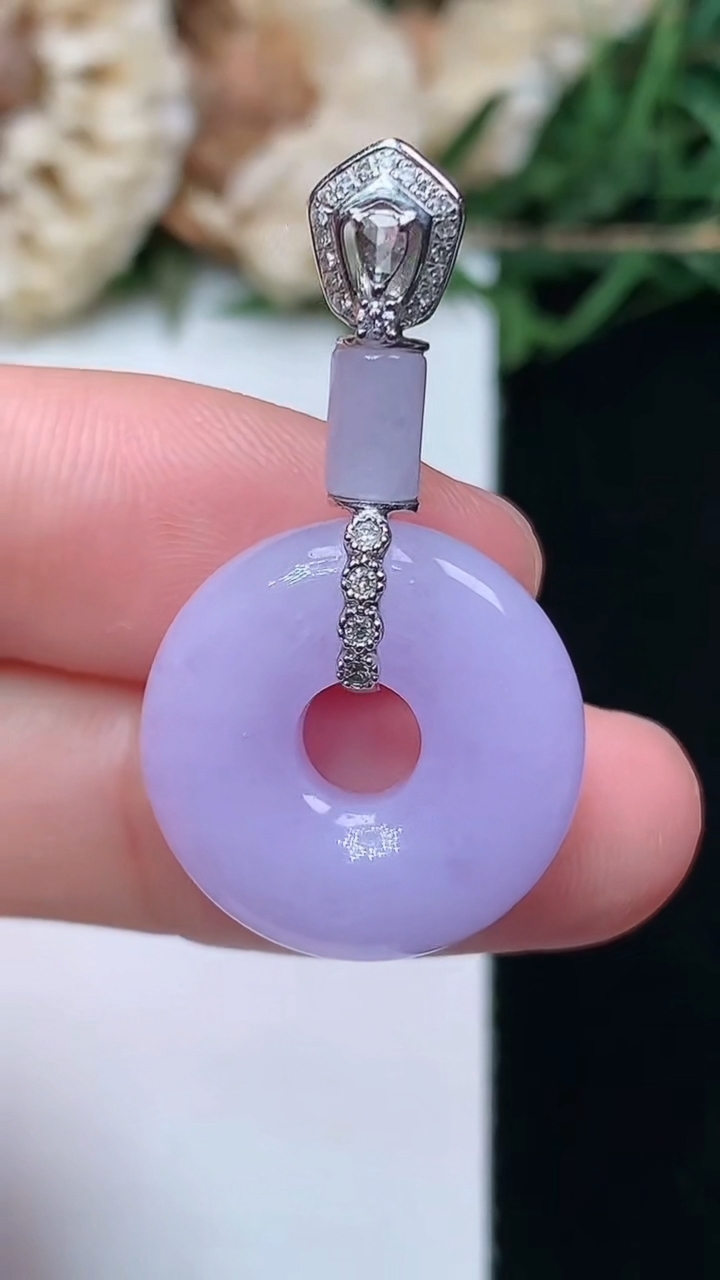 天然A货翡翠k金紫罗兰平安环吊坠，尺寸18.5-5.9，重量:5.28g
4月16日