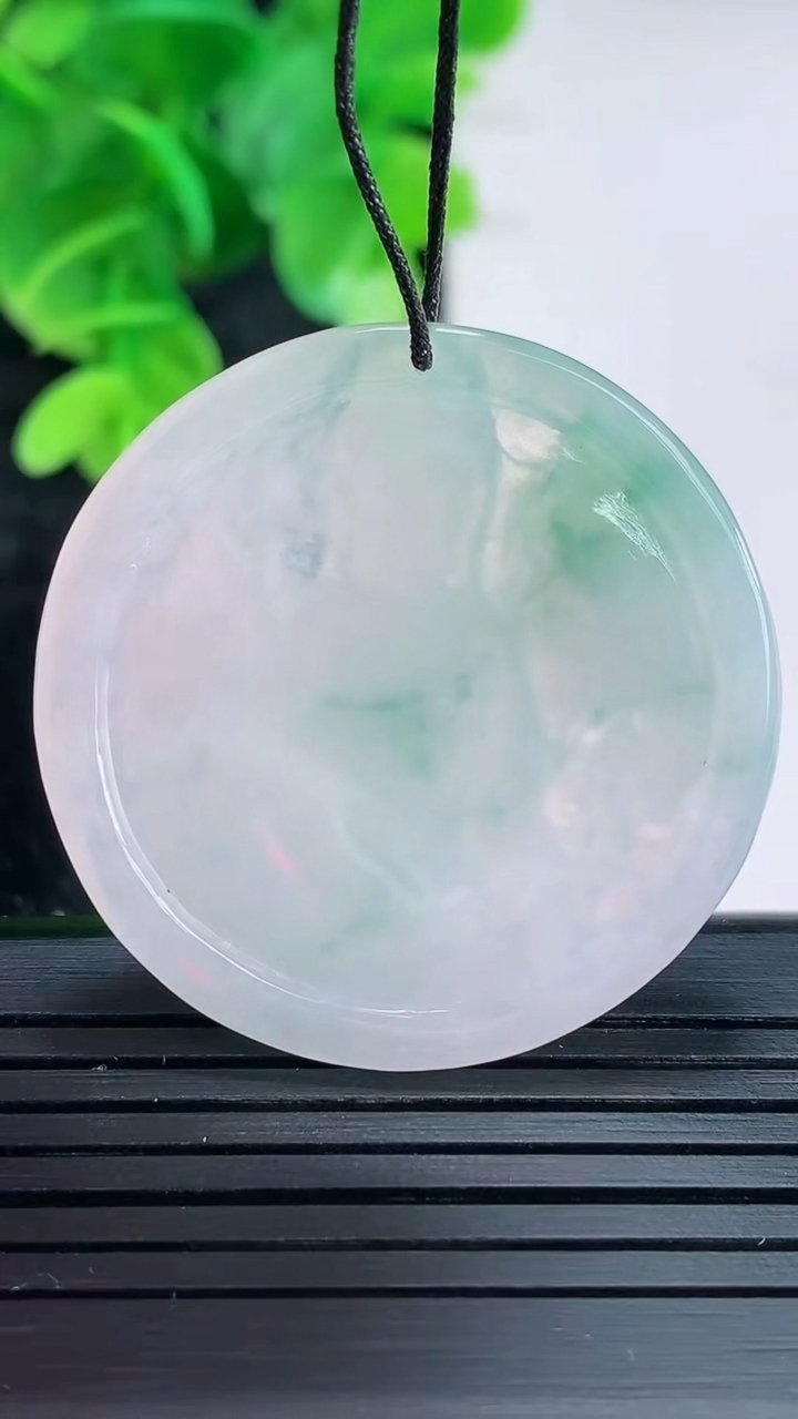 天然A货翡翠飘花普贤菩萨吊坠尺寸35.7-4.2重量:9.93g
4月16日